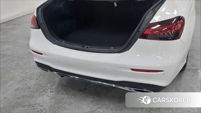 Mercedes-Benz E-Class W213 2023 Белый из Кореи, фото 2