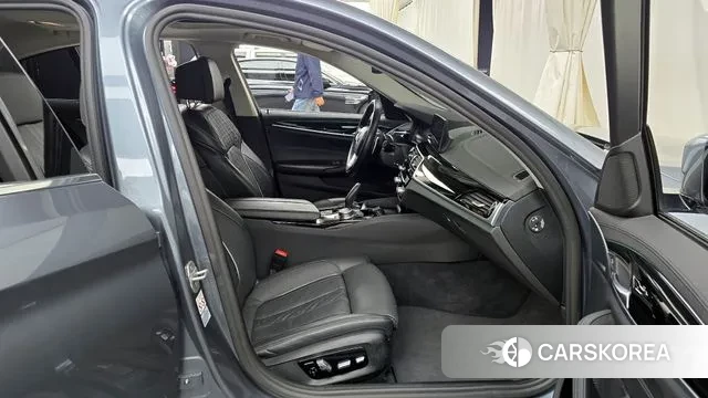 BMW 5 Series (G30) 2020 Серый из Кореи, фото 2