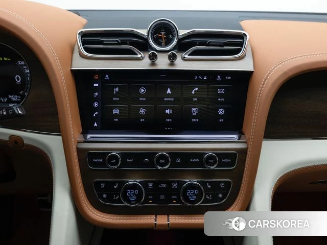 Bentley Bentayga 2024 Белый из Кореи, фото 2