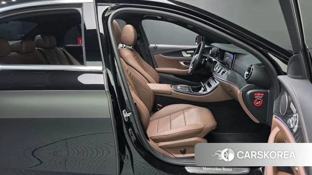 Mercedes-Benz E-Class W213 2023 Черный из Кореи, фото 2
