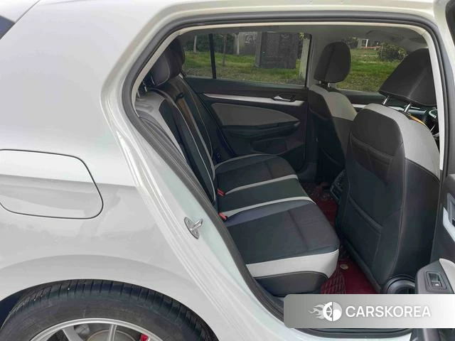 Volkswagen Golf 2022 Белый из Китая, фото 2