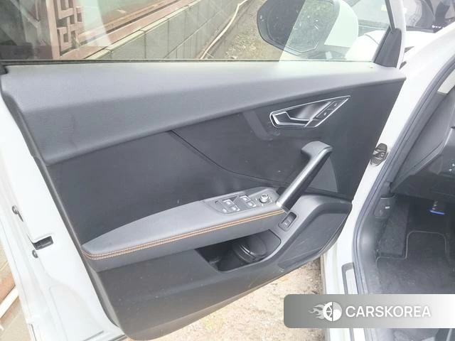 Audi Q2L e-tron 2022 Белый из Китая, фото 2