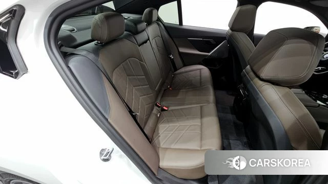 BMW 5 Series (G60) 2024 Белый из Кореи, фото 2