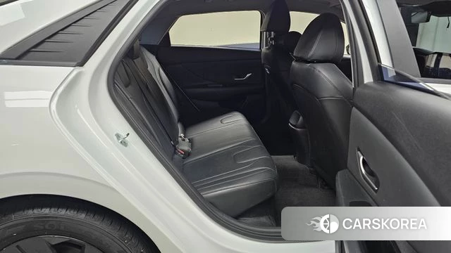 Hyundai Avante Hybrid (CN7) 2023 Белый из Кореи, фото 2
