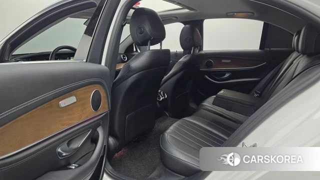 Mercedes-Benz E-Class W213 2020 Белый из Кореи, фото 2