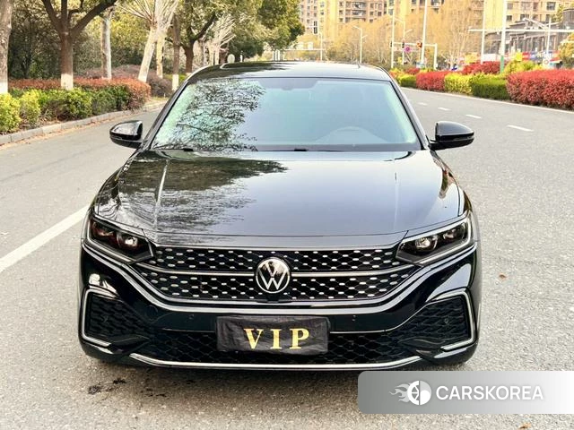 Volkswagen Passat 2022 Черный из Китая, фото 2