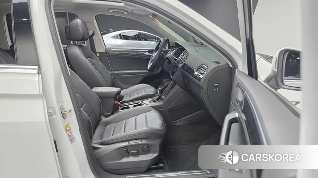 Volkswagen Tiguan second Generation 2021 Белый из Кореи, фото 2