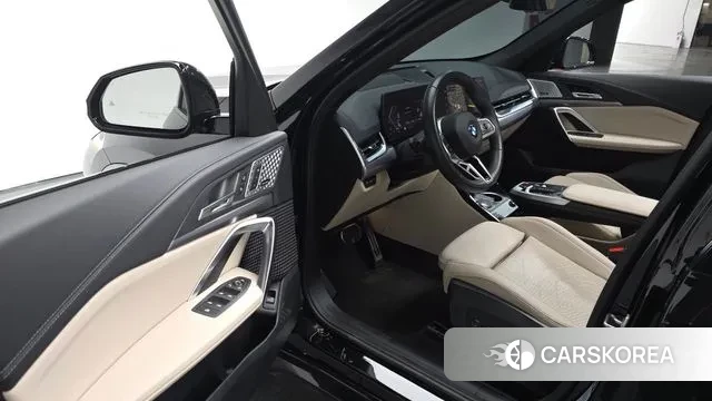 BMW X1 (U11) 2023 Черный из Кореи, фото 2