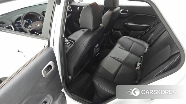 Hyundai Venue 2023 Белый из Кореи, фото 2