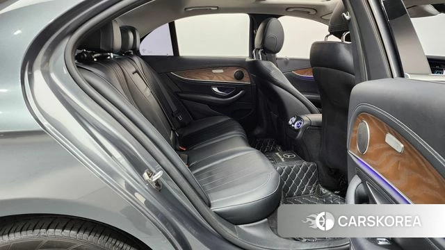 Mercedes-Benz E-Class W213 2018 Серый из Кореи, фото 2