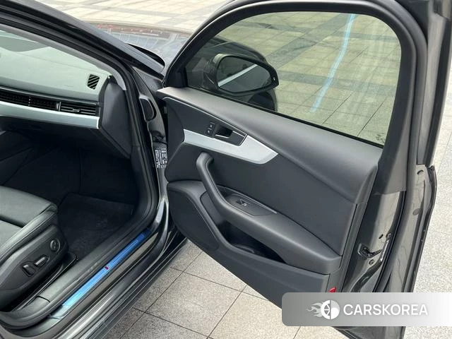Audi A4L 2023 Темно-серый из Китая, фото 2