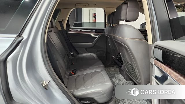 Volkswagen Touareg 3rd generation 2020 Серебряный из Кореи, фото 2