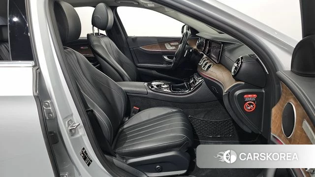 Mercedes-Benz E-Class W213 2018 Серебряный из Кореи, фото 2
