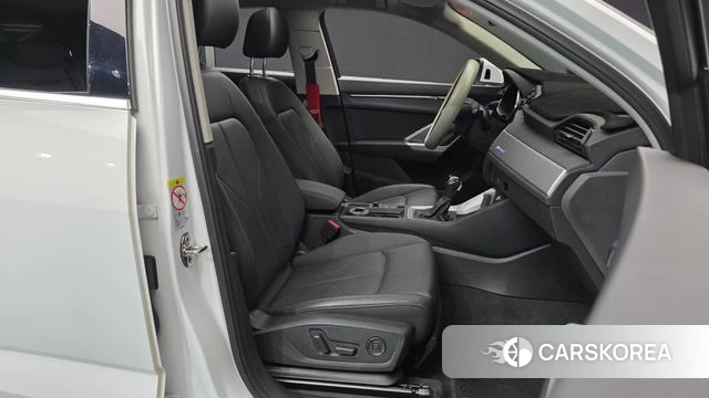 Audi Q3 (F3) 2020 Белый из Кореи, фото 2