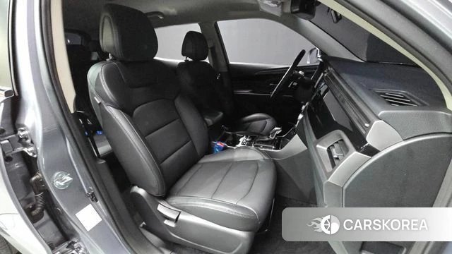 Ssangyong Beautiful Korando 2024 Серебристо-серый из Кореи, фото 2