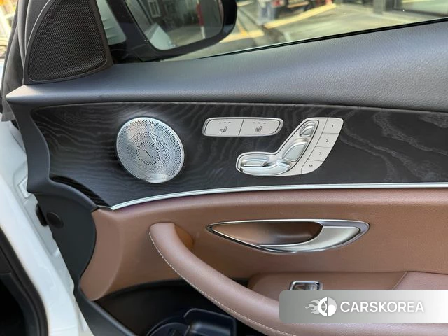 Mercedes-Benz E-Class W213 2018 Белый из Кореи, фото 2