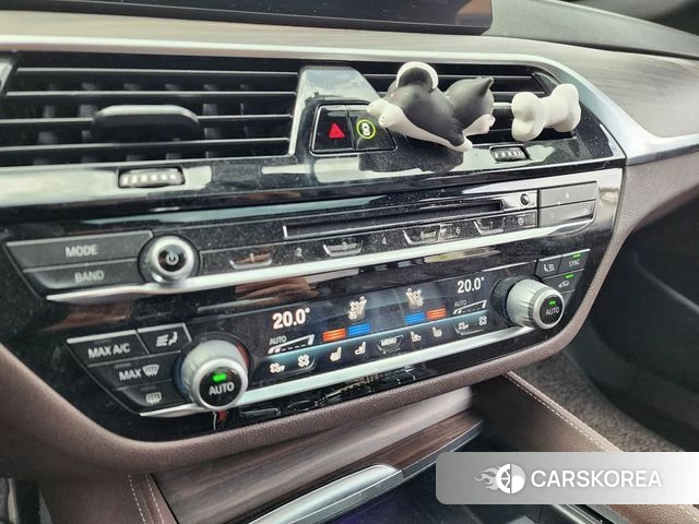 BMW 5 Series (G30) 2018 Белый из Кореи, фото 2