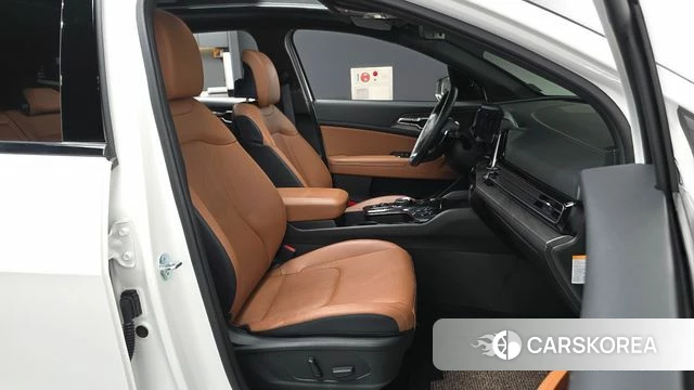 Kia Sportage 5th Generation Hybrid 2023 Белый из Кореи, фото 2