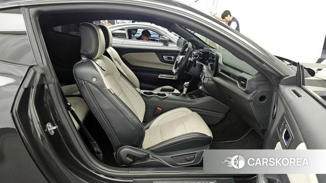 Ford Mustang 7th Generation 2024 Серый из Кореи, фото 2