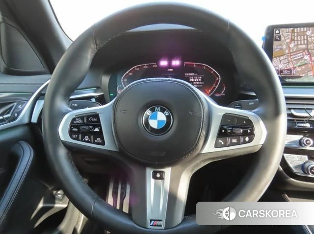 BMW 5 Series (G60) 2023 Белый из Кореи, фото 2