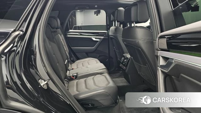 Volkswagen Touareg 3rd generation 2021 Черный из Кореи, фото 2