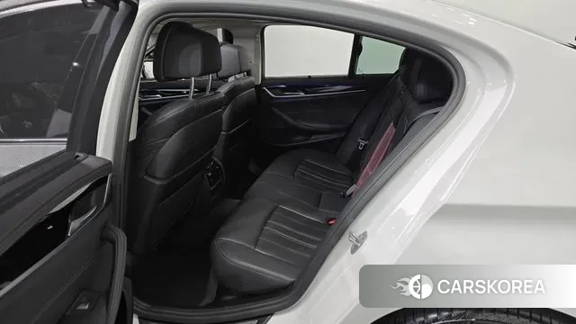 BMW 5 Series (G30) 2022 Белый из Кореи, фото 2