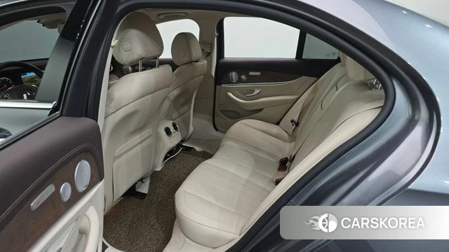 Mercedes-Benz E-Class W213 2018 Серый из Кореи, фото 2