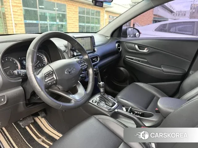 Hyundai Kona 2018 Светло-серебряный цвет из Кореи, фото 2