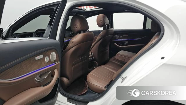 Mercedes-Benz E-Class W213 2022 Белый из Кореи, фото 2