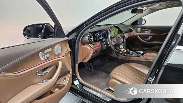 Mercedes-Benz E-Class W213 2018 Черный из Кореи, фото 2