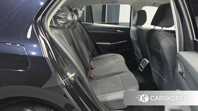 Volkswagen Golf 8th Generation 2022 Черный из Кореи, фото 2