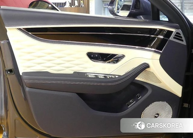 Bentley Flying Spur 3rd Generation 2023 Синий из Кореи, фото 2