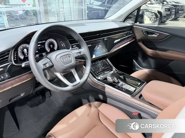 Audi Q7 2024 Черный из Китая, фото 2
