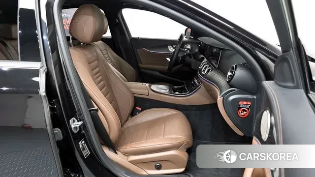 Mercedes-Benz E-Class W213 2023 Черный из Кореи, фото 2