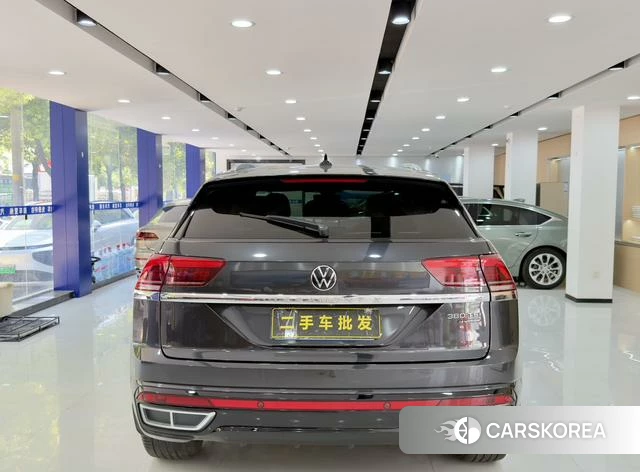 Volkswagen Tourang 2022 Черный из Китая, фото 2