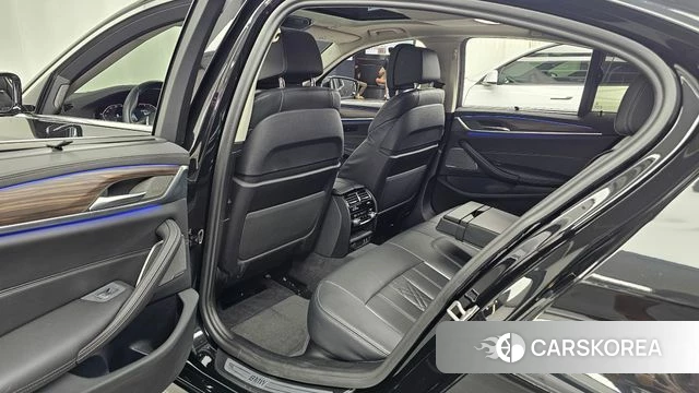 BMW 5 Series (G30) 2022 Черный из Кореи, фото 2