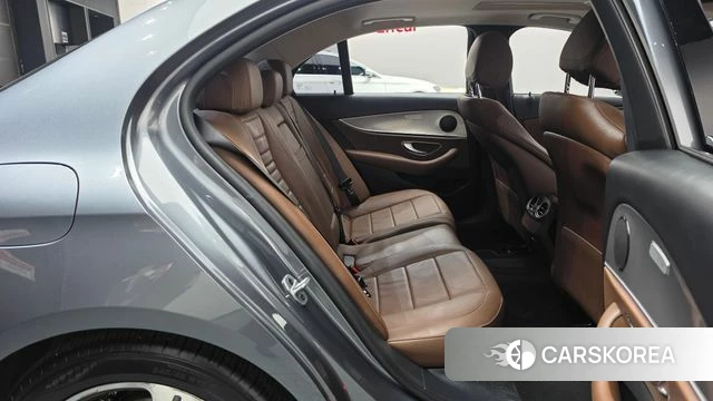Mercedes-Benz E-Class W213 2019 Серый из Кореи, фото 2