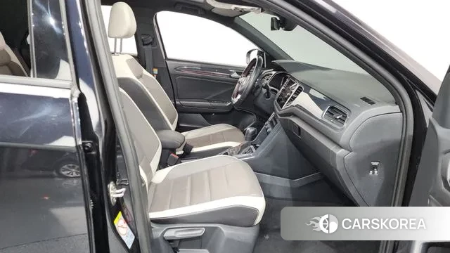 Volkswagen T-Roc 2021 Черный из Кореи, фото 2