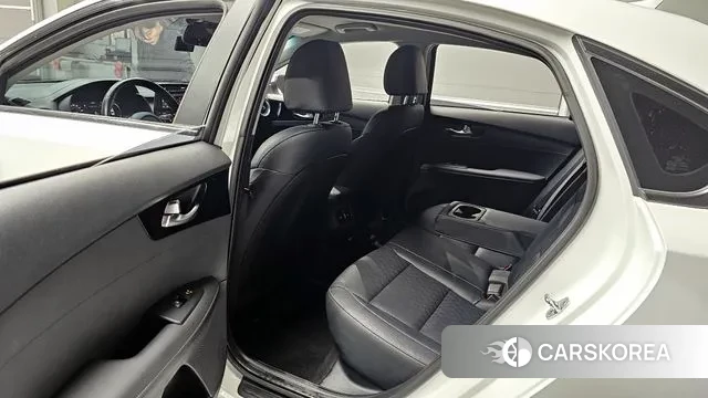 Kia The New K3 2nd generation 2021 Белый из Кореи, фото 2