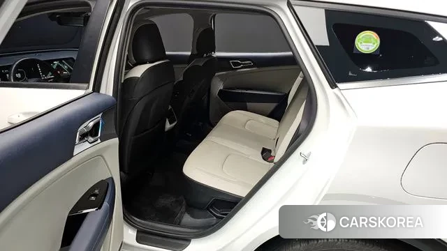 Kia Sportage 5th Generation Hybrid 2023 Белый из Кореи, фото 2