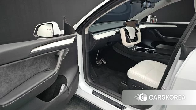 Tesla Model Y 2024 Белый из Кореи, фото 2