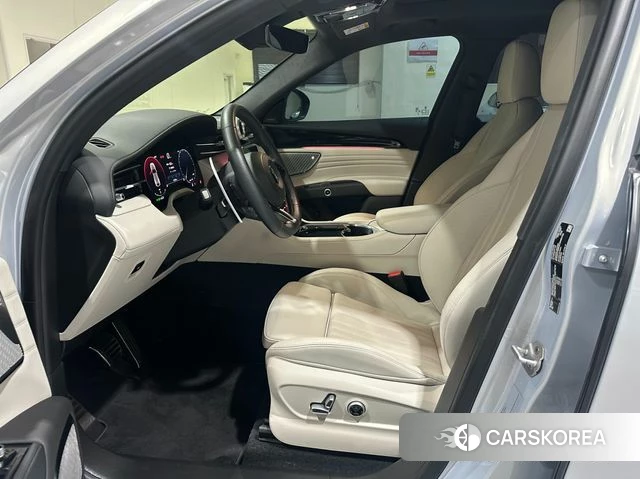 Maserati Grecale 2024 Светло-серебряный цвет из Кореи, фото 2