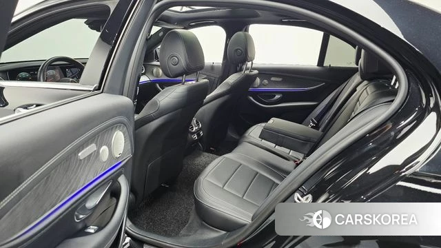 Mercedes-Benz E-Class W213 2021 Черный из Кореи, фото 2