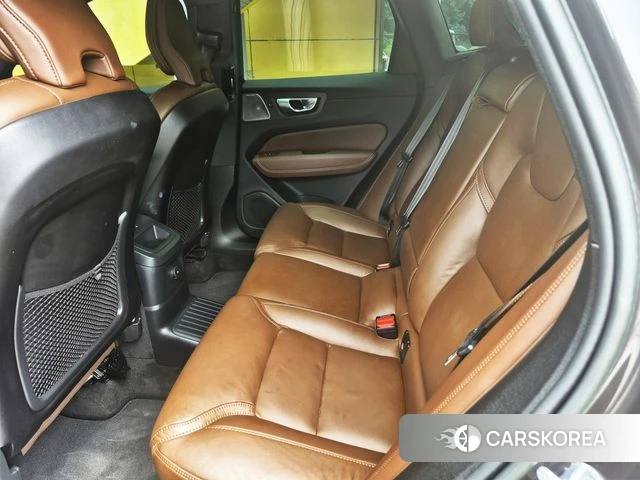 Volvo XC60 second Generation 2023 Коричневый из Кореи, фото 2