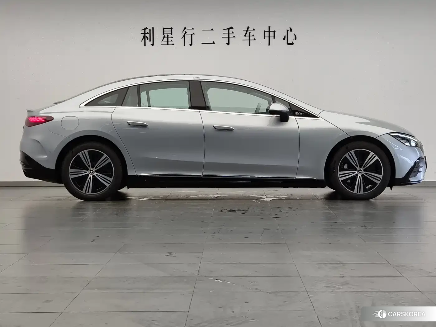 Mercedes-Benz EQE 2025 Silver/gray из Китая, фото 2