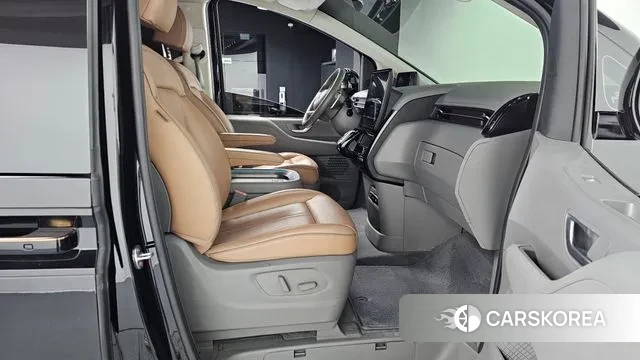 Hyundai Staria 2021 Черный из Кореи, фото 2