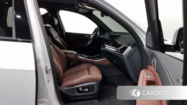 BMW X5 (G05) 2024 Белый из Кореи, фото 2