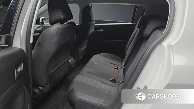 Peugeot 308 second generation 2019 Белый из Кореи