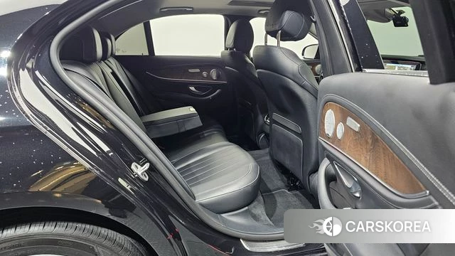 Mercedes-Benz E-Class W213 2018 Черный из Кореи, фото 2