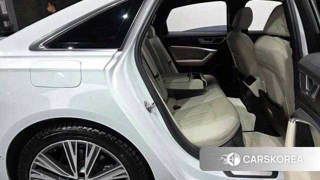 Audi A6 (C8) 2023 Белый из Кореи, фото 2